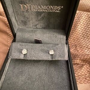 Wonder Stud White Gold Diamond earrings